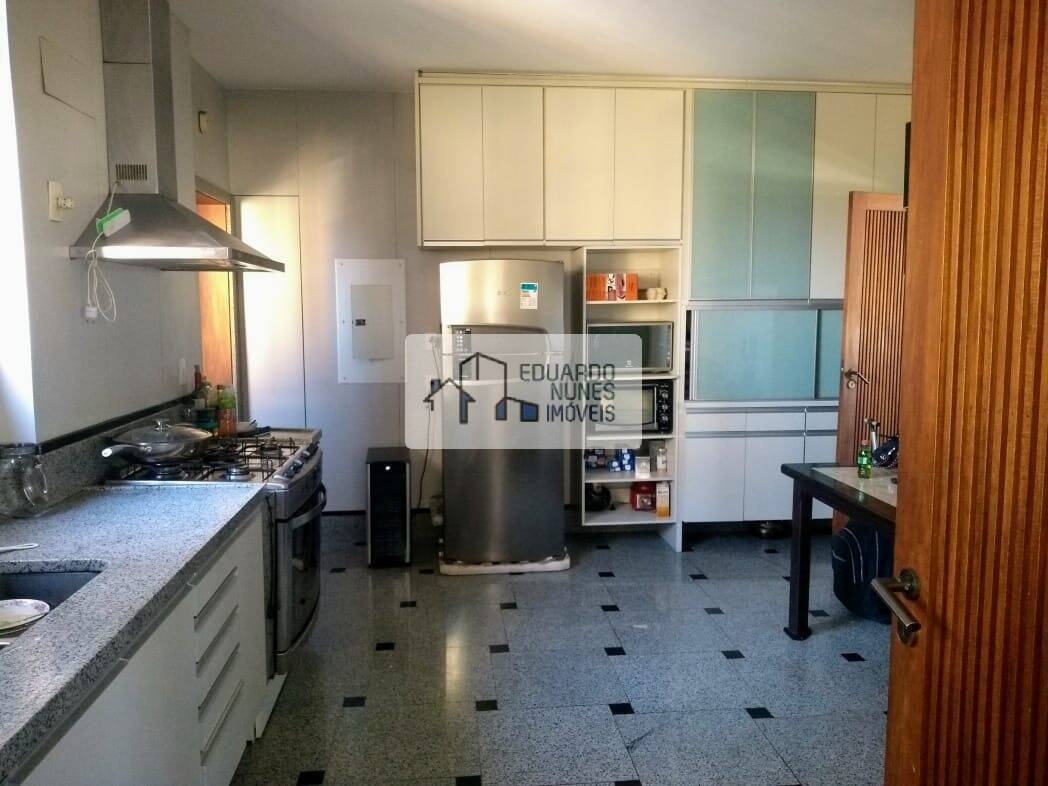 Apartamento à venda com 4 quartos, 208m² - Foto 17