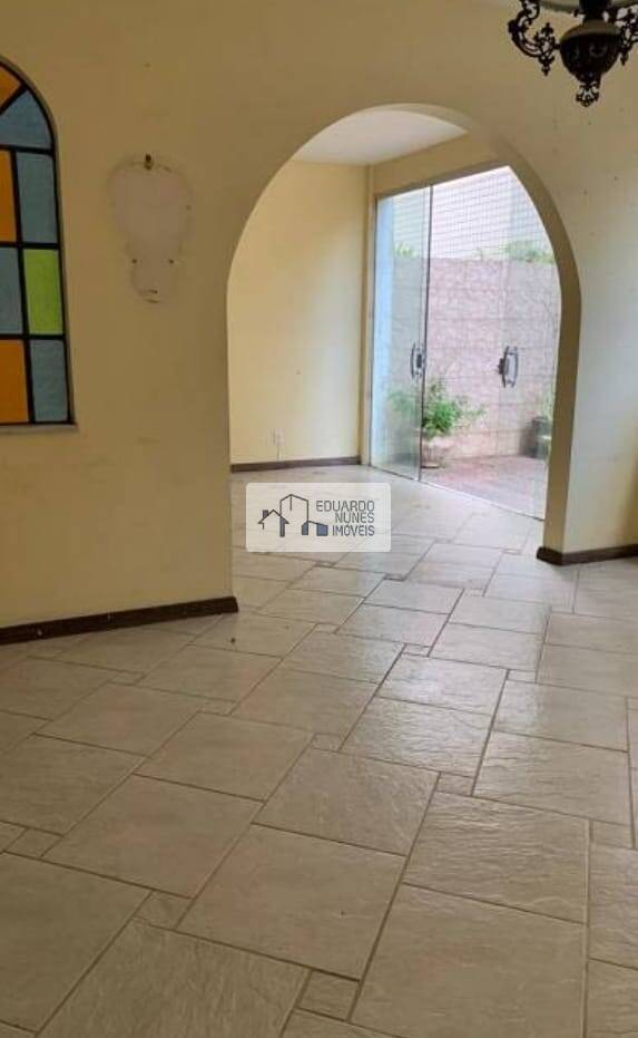 Apartamento à venda com 4 quartos, 210m² - Foto 1