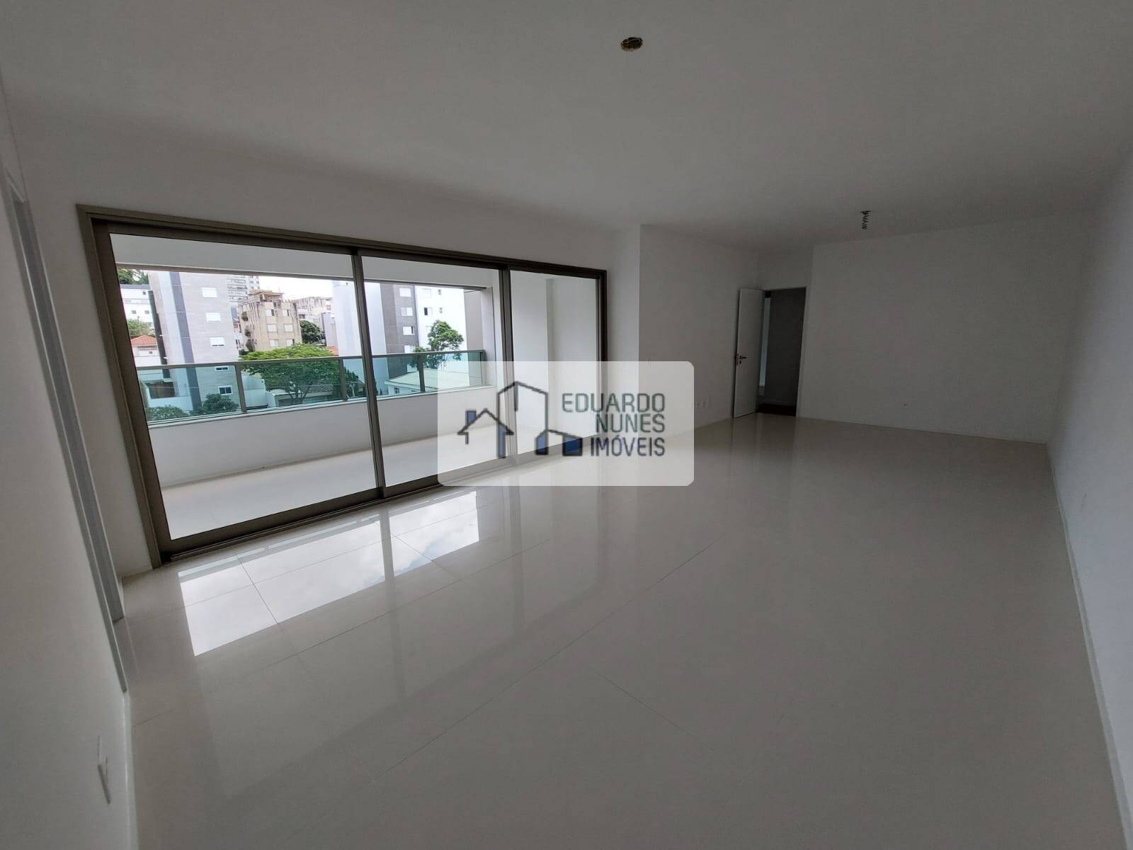 Apartamento à venda com 4 quartos, 145m² - Foto 1