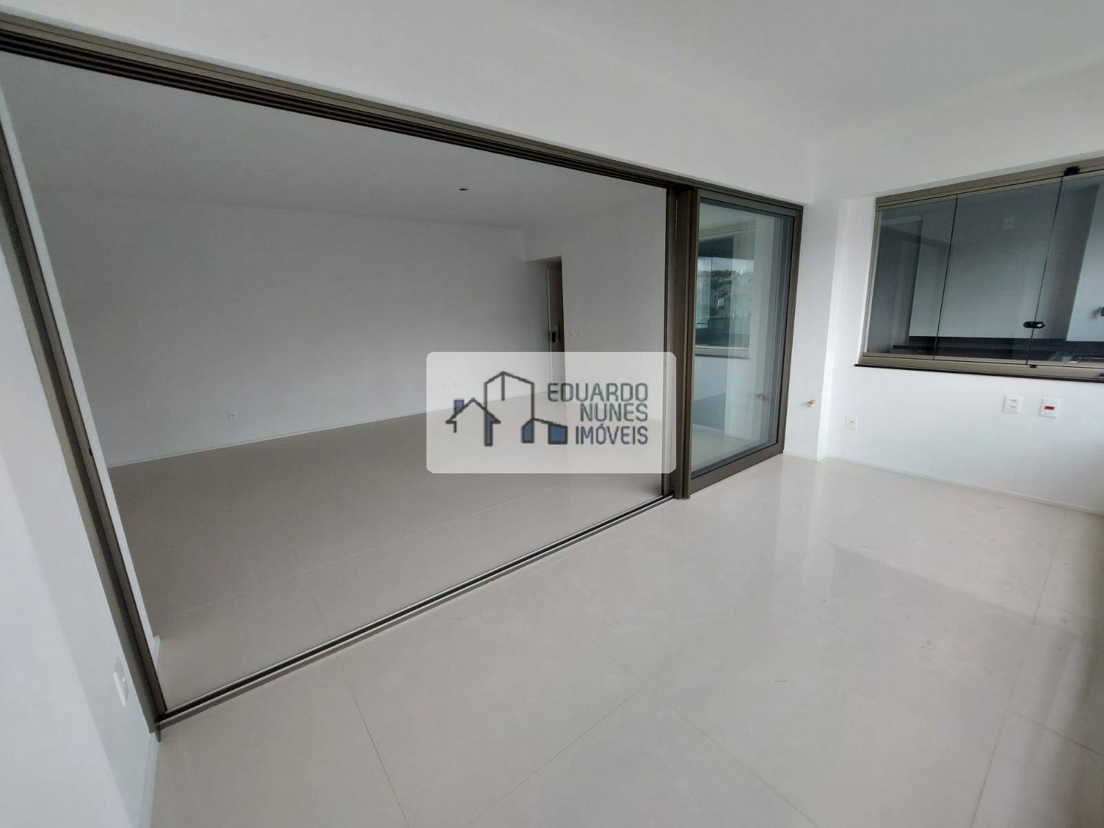 Apartamento à venda com 4 quartos, 145m² - Foto 6