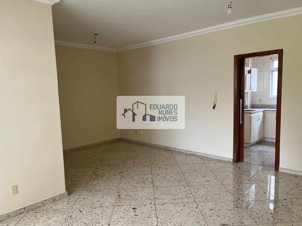 Apartamento à venda com 4 quartos, 150m² - Foto 1