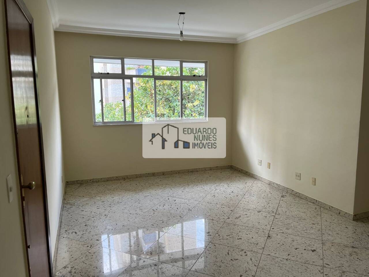 Apartamento à venda com 4 quartos, 150m² - Foto 2