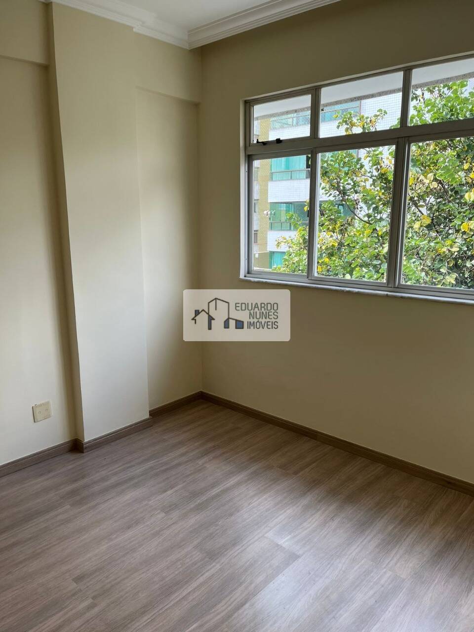 Apartamento à venda com 4 quartos, 150m² - Foto 3