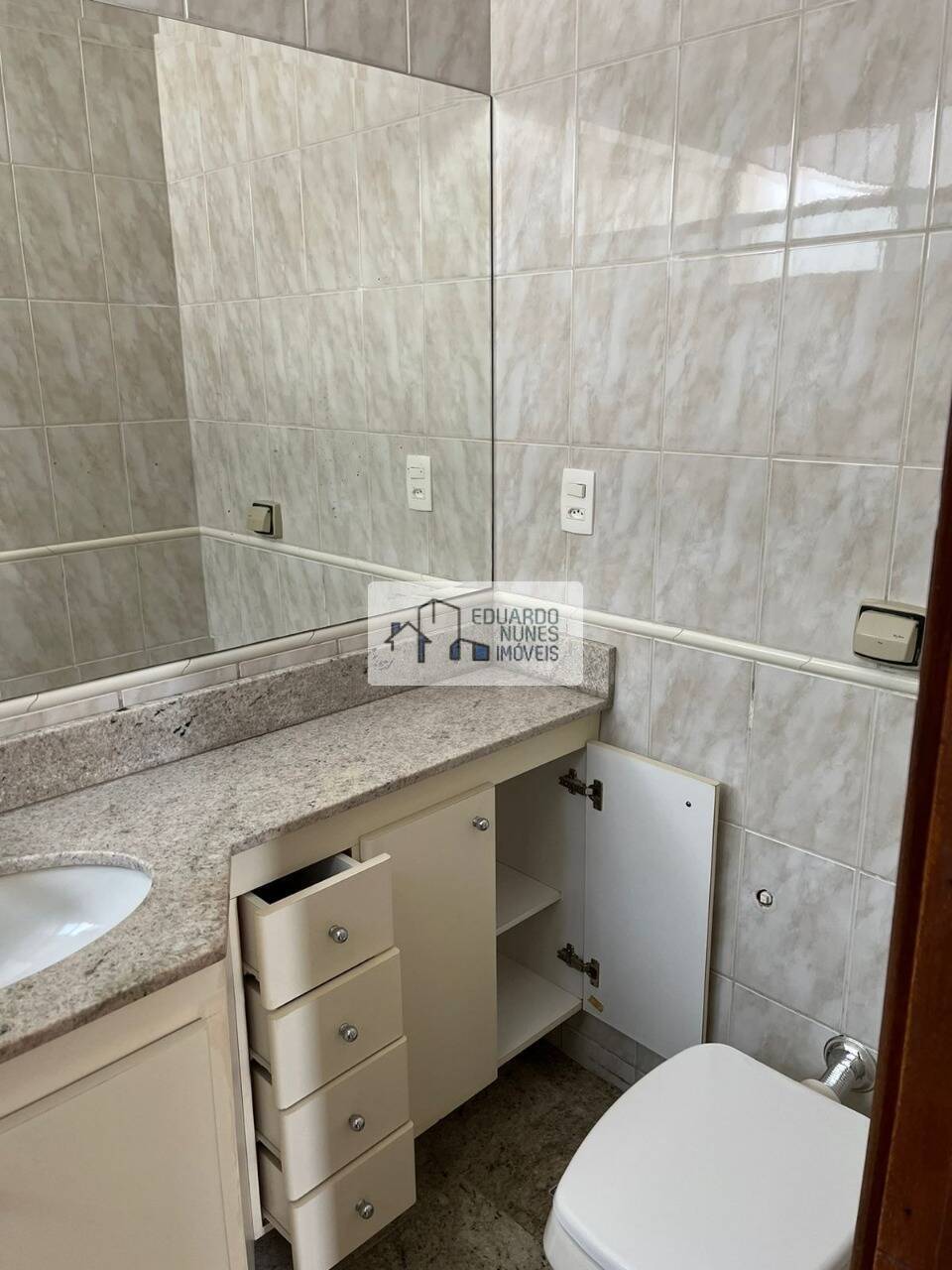 Apartamento à venda com 4 quartos, 150m² - Foto 8