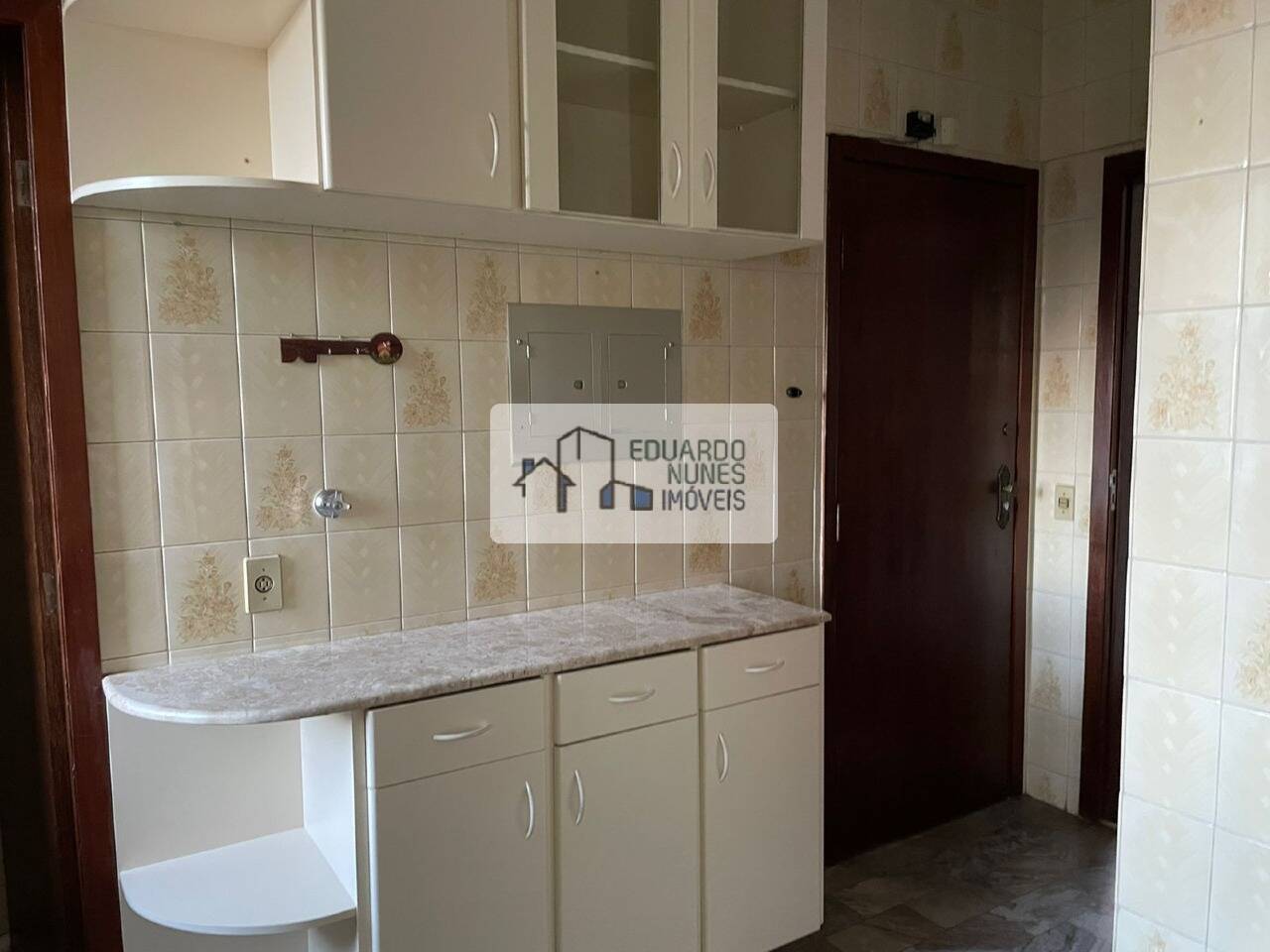 Apartamento à venda com 3 quartos, 95m² - Foto 9