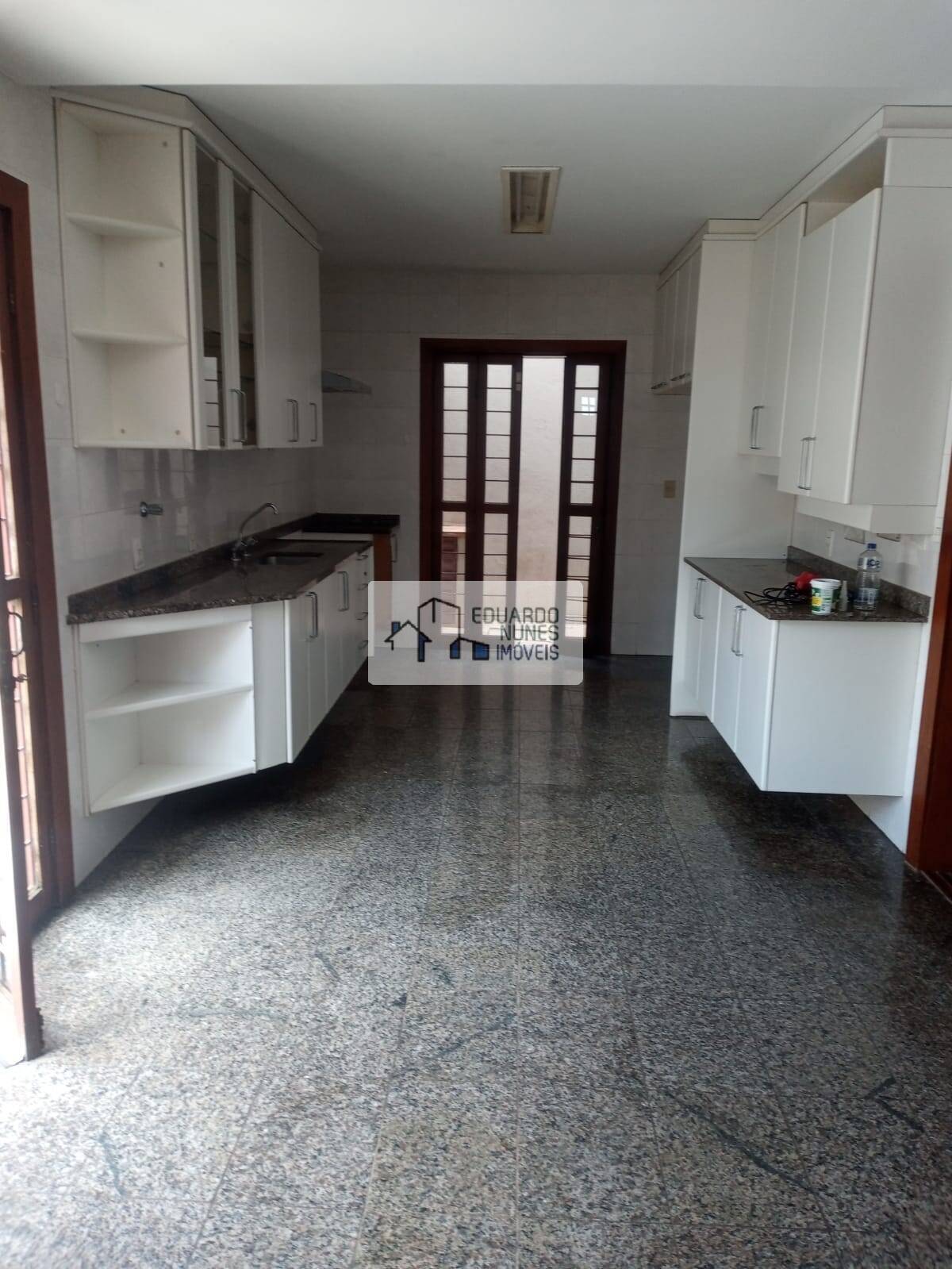 Casa à venda com 4 quartos, 561m² - Foto 25