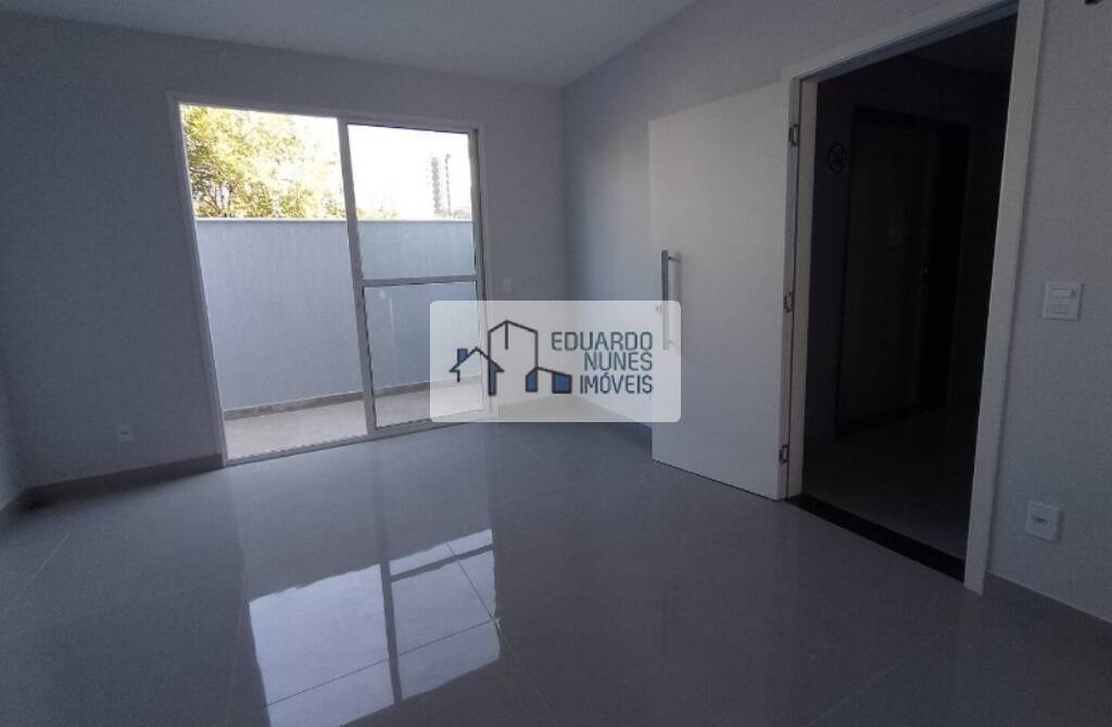 Apartamento à venda com 3 quartos, 93m² - Foto 2