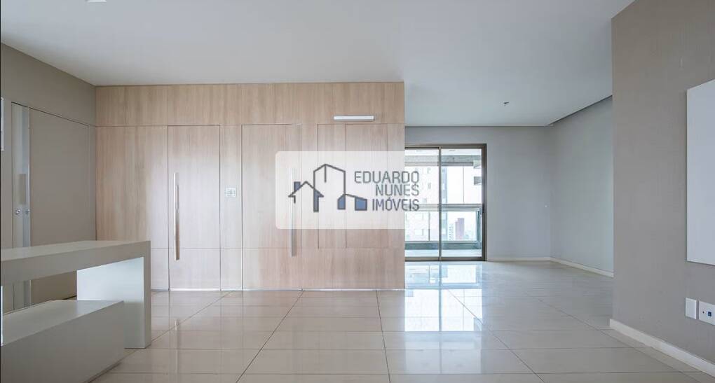 Apartamento à venda com 4 quartos, 227m² - Foto 2